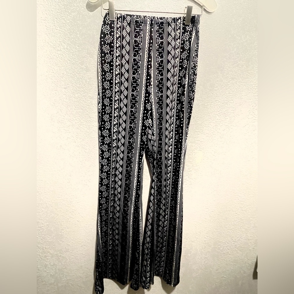 Graphic print flair leggings